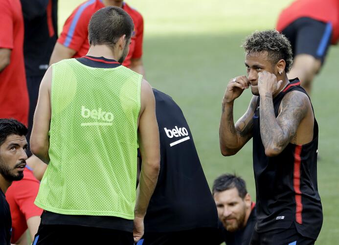 ¿Neymar se va del Barcelona? Así se viven los entrenamientos en medio de...