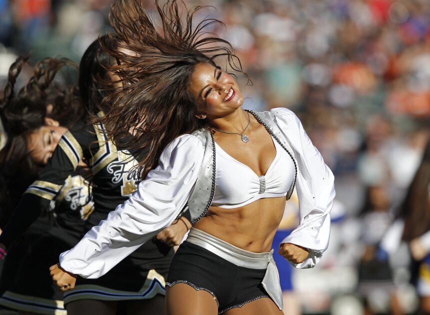 Cuatro temporadas deleitando a los fans de la NFL. Brandi está en las fi...