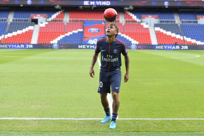 Presentación de Neymar con París Saint-Germain desata locura en Francia...