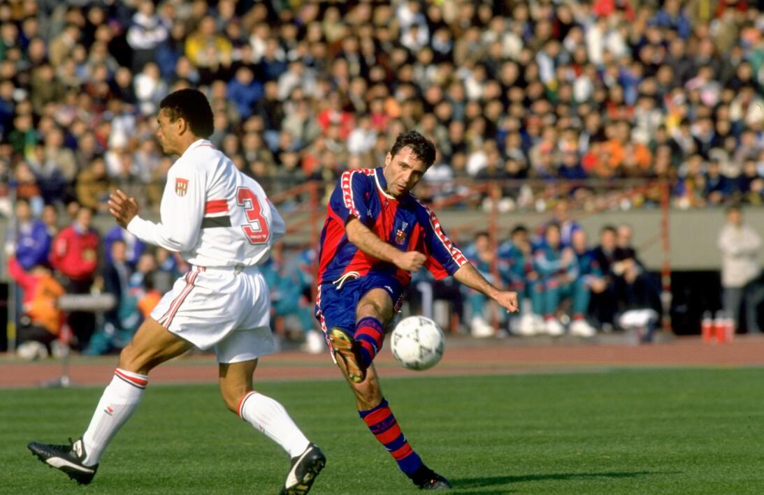 Hristo Stoichkov, una leyenda viva del fútbol de Bulgaria que cumple 52...