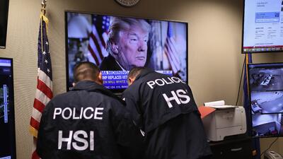 Trump ha eliminado el permiso de estadía a más de 1 millón de extranjeros desde que llegó a la Casa Blanca