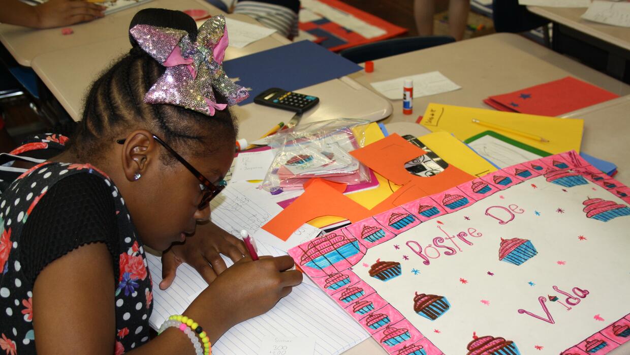 En la Escuela Bilingüe Oyster-Adams en Washington DC, 60% de los estudia...