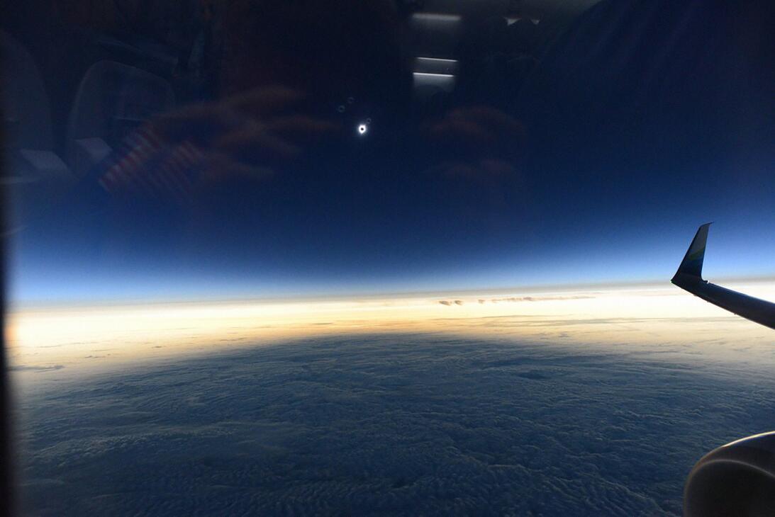 Eclipse desde avión. @NASA_Astronauts/Twitter