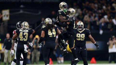Tremendo partido tuvo la defensiva de los Saints para meterse a playoffs.