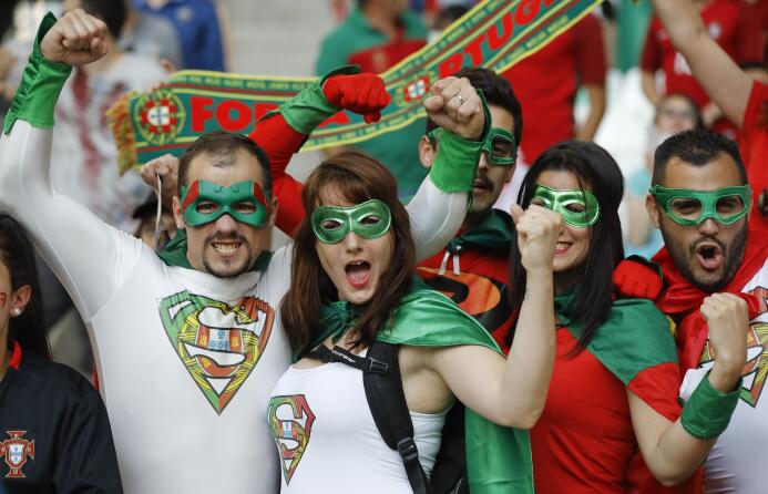 Mira lo que los aficionados de Polonia y Portugal vivieron en el arranqu...