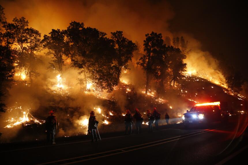 El incendio Valley ha provocado el desalojo de cientos y ha consumido 50...