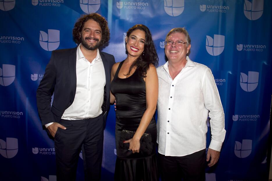 Cientos de personas acuden al lanzamiento de "Enamórate de Univision Pue...
