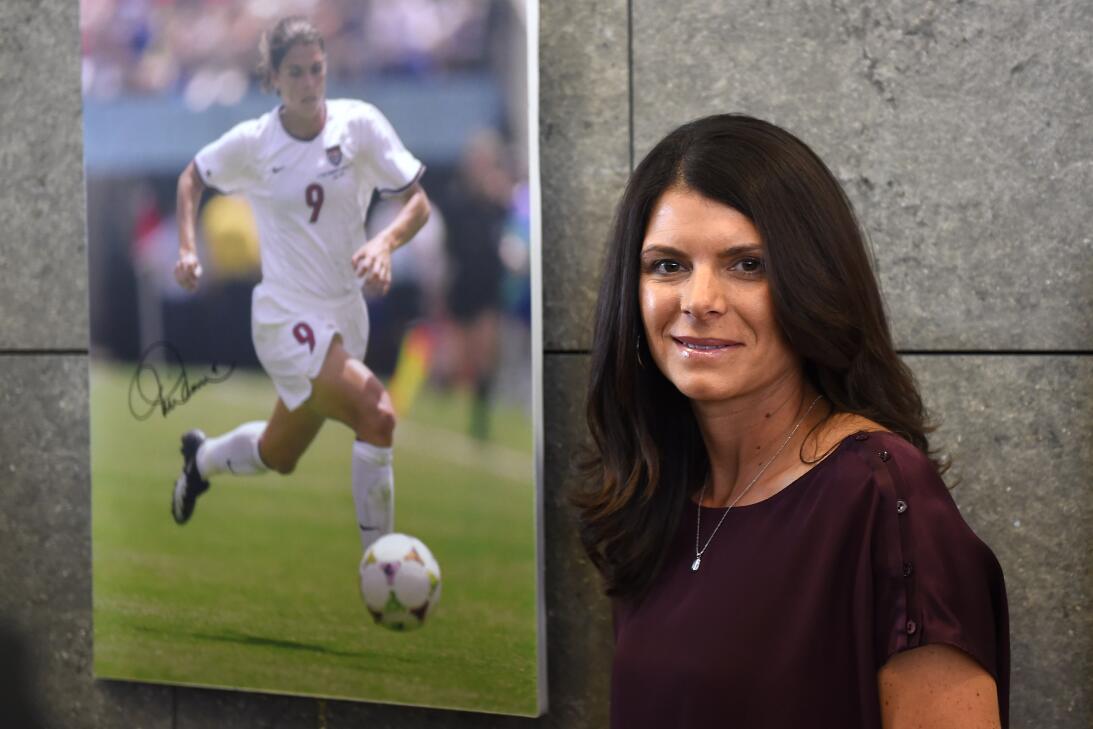 Los 45 años de Mia Hamm, 'la Pelé del fútbol femenino' GettyImages-45698...