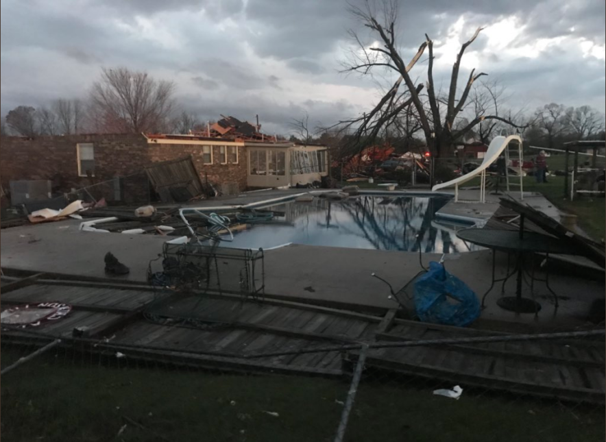 En fotos: Los daños que deja una cadena de tornados en partes de Alabama...