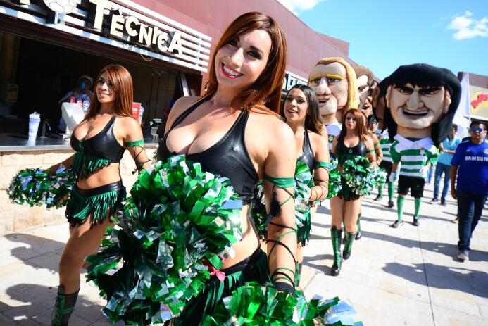La belleza en los estadios de la Liga MX se hizo presente en una nueva f...