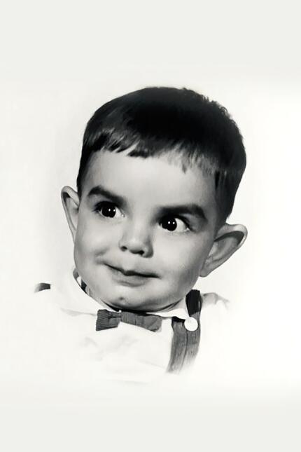Es hijo de Sylvia Derbez, quien fue una actriz del cine de oro mexicano.