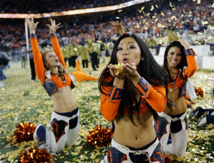 Ellas llenaron de belleza y diversión el emparrillado del Levi´s Stadium...