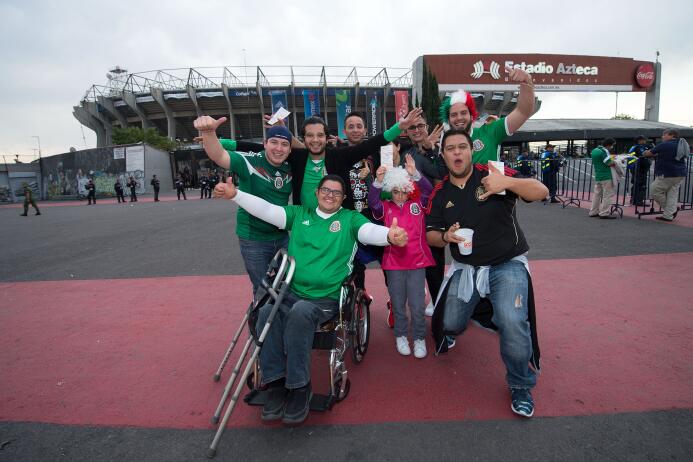 La afición mexicana se dio cita en el Estadio Azteca para apoyar a la Se...