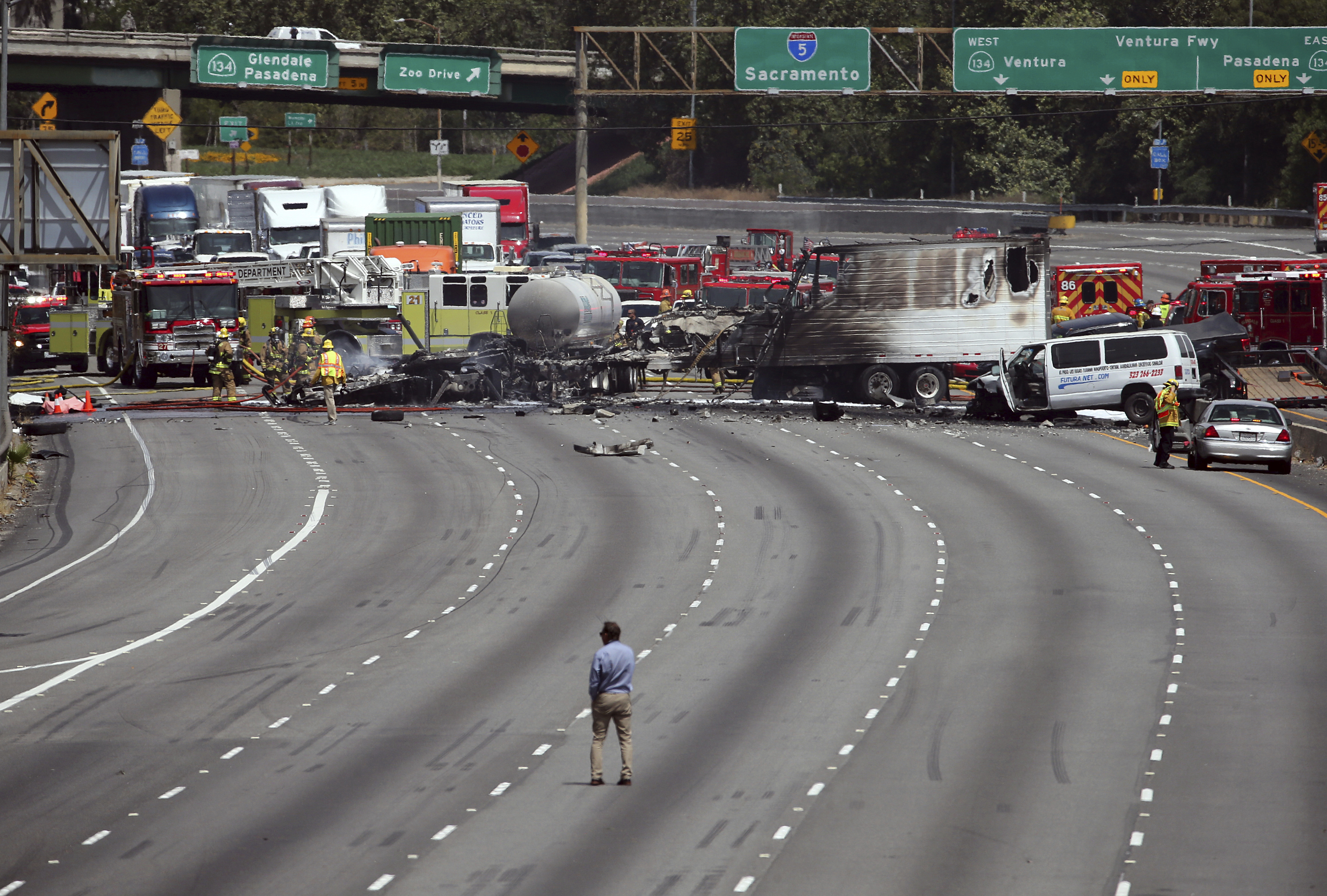 Alerta de tráfico por el cierre de la autopista 5 tras mortal accidente